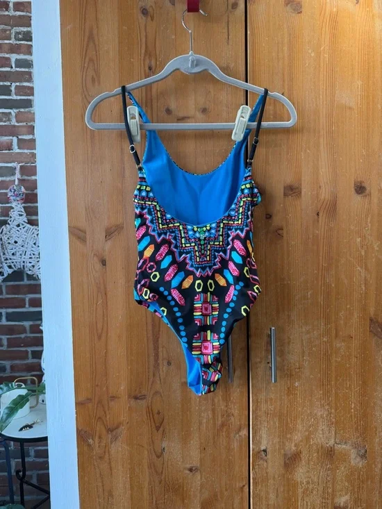Black Multicolor Pattern One-Piece Swimsuit - Picture 6 of 8